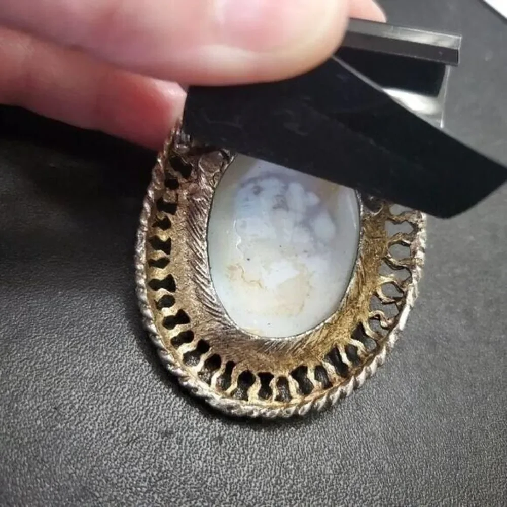 Antique cabochon brooch oval colorful vintage gold tone